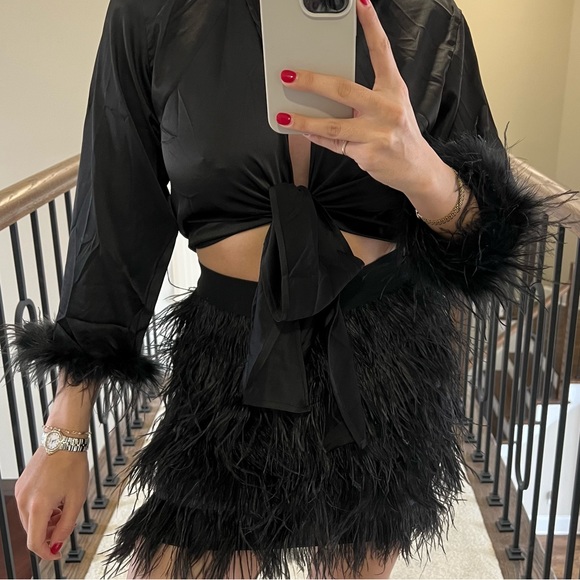 AKIRA FEATHER SKIRT - Picture 1 of 10